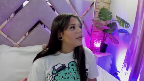 samy_green_ online show from October 2025 07:23:01 PM