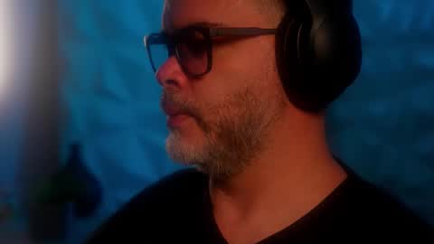 Sanders online show from October 2025 06:10:02 AM