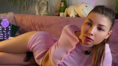 Emma  online show from April 2026 06:19:01 AM