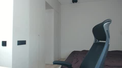 Snapshot of sandro_best chatting on May 2026 09:36:01 AM DeAlex online show from May 2026 09:36:01 AM