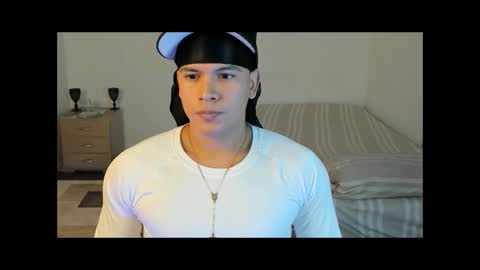Snapshot of sant_wahlberg chatting on May 2026 10:27:02 PM Sant online show from May 2026 10:27:02 PM