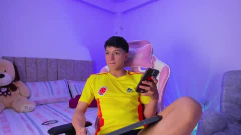 Snapshot of santi_ll chatting on April 2026 02:33:02 AM santi online show from April 2026 02:33:02 AM