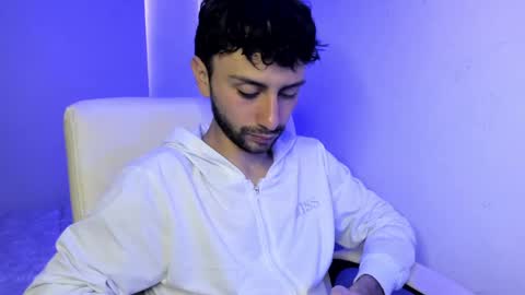 Snapshot of santi_mateo chatting on January 2025 04:04:01 PM Santi online show from January 2025 04:04:01 PM