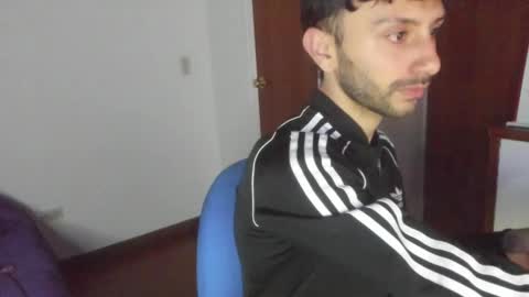 Snapshot of santi_mateo chatting on March 2025 04:05:02 AM Santi online show from March 2025 04:05:02 AM