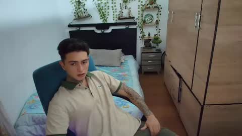 Snapshot of santi_ss chatting on June 2026 01:23:02 AM santi_ss online show from June 2026 01:23:02 AM