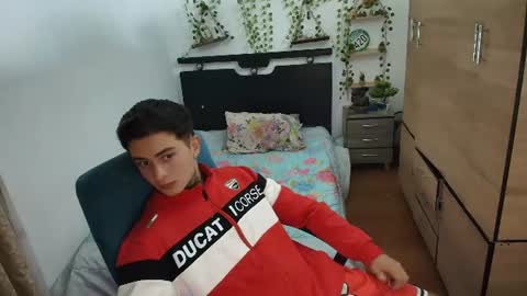 Snapshot of santi_ss chatting on July 2026 12:43:02 AM santi_ss online show from July 2026 12:43:02 AM