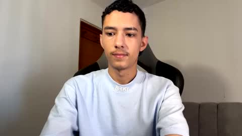 santi_twink19 online show from January 2025 12:41:02 PM