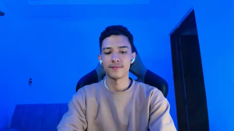 santi_twink19 online show from February 2025 08:44:02 AM