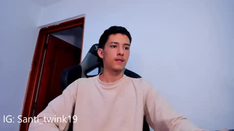 santi_twink19 online show from February 2025 04:21:02 PM