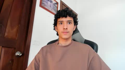 santi_twink19 online show from December 2025 12:23:02 PM