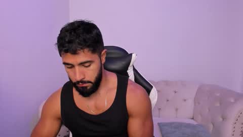 santiago_huntt online show from February 2026 01:04:01 PM