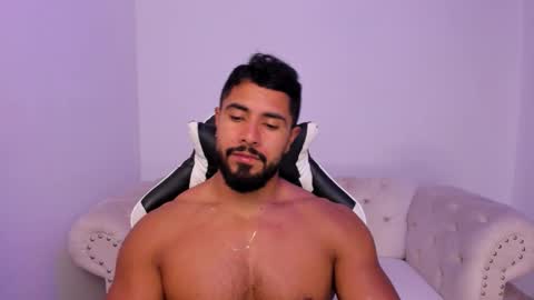 santiago_huntt online show from March 2026 09:33:02 PM