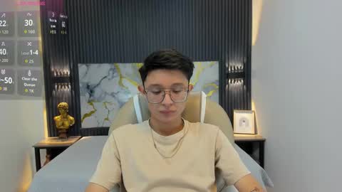 santiago_russo18 online show from October 2025 12:02:02 PM