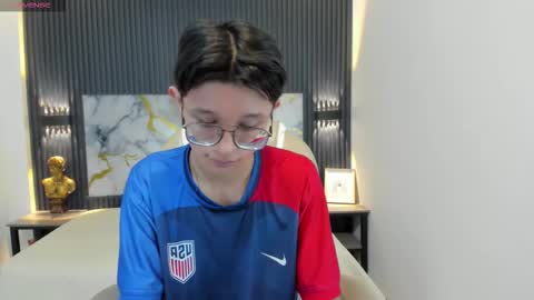 santiago_russo18 online show from October 2025 01:01:01 PM