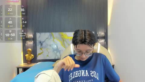 santiago_russo18 online show from October 2025 12:33:01 PM