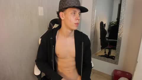 Julius Novachrono  online show from October 2025 08:09:01 AM