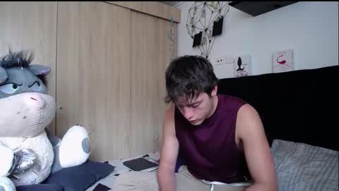 Santii online show from November 2025 05:35:02 PM