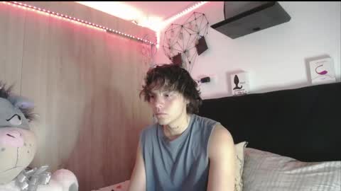 Santii online show from April 2026 12:12:01 PM