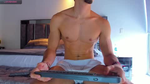 Snapshot of santin_seans chatting on December 2024 07:22:01 PM Santiago Seans online show from December 2024 07:22:01 PM