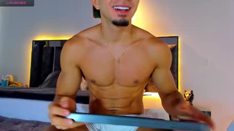 Snapshot of santin_seans chatting on March 2025 05:03:02 PM Santiago Seans online show from March 2025 05:03:02 PM