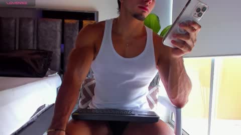 Snapshot of santin_seans chatting on October 2025 02:30:02 PM Santiago Seans online show from October 2025 02:30:02 PM