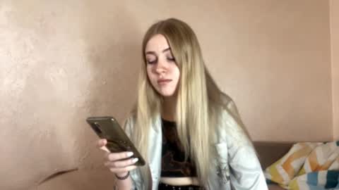 Anna online show from October 2025 11:51:02 AM