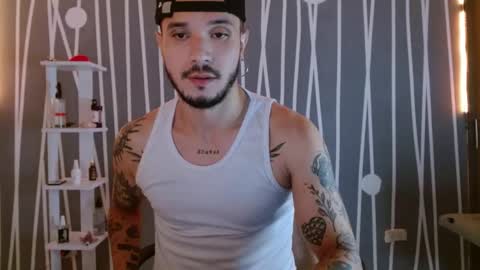 Snapshot of santti_torres chatting on February 2025 03:31:02 AM Santy Torres online show from February 2025 03:31:02 AM