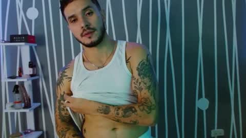 Snapshot of santti_torres chatting on March 2025 03:05:02 AM Santy Torres online show from March 2025 03:05:02 AM