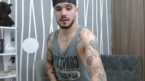 Snapshot of santti_torres chatting on October 2025 03:38:01 AM Santy Torres online show from October 2025 03:38:01 AM