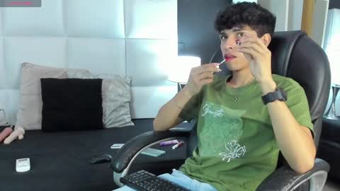 Santiago Carrington online show from December 2024 08:33:02 PM