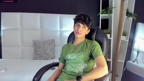 Santiago Carrington online show from December 2024 11:57:02 PM