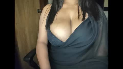 sanvi13 online show from January 2025 06:52:01 PM