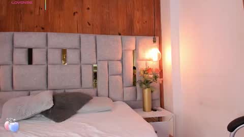 Saori  online show from October 2025 11:42:01 AM