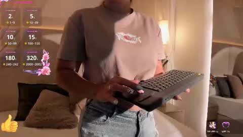 Snapshot of saori_newman chatting on June 2026 11:52:02 AM Saori online show from June 2026 11:52:02 AM