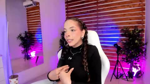 Snapshot of sapphire_venus chatting on April 2026 12:52:02 AM Valerin online show from April 2026 12:52:02 AM