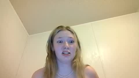 Snapshot of sara9920 chatting on April 2026 06:52:01 AM sara9920 online show from April 2026 06:52:01 AM