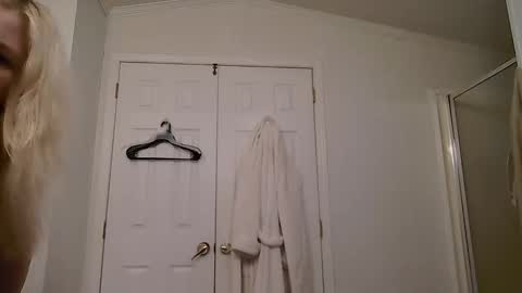 Snapshot of sara9920 chatting on April 2026 11:42:01 PM sara9920 online show from April 2026 11:42:01 PM