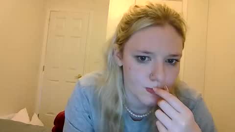 Snapshot of sara9920 chatting on April 2026 08:15:02 PM sara9920 online show from April 2026 08:15:02 PM