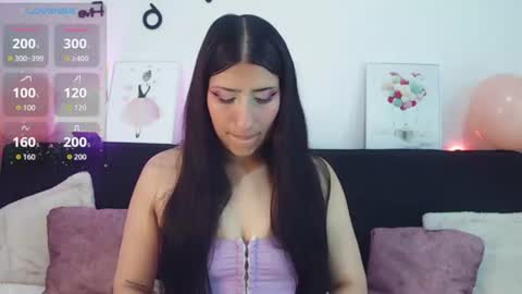 Snapshot of sara_blum_ chatting on June 2026 06:39:01 PM SARA online show from June 2026 06:39:01 PM