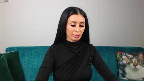 Im Sara I am happy to be here  online show from December 2025 05:29:01 PM