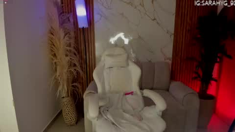 Snapshot of sara_gwen chatting on May 2026 04:08:02 AM S A R A online show from May 2026 04:08:02 AM