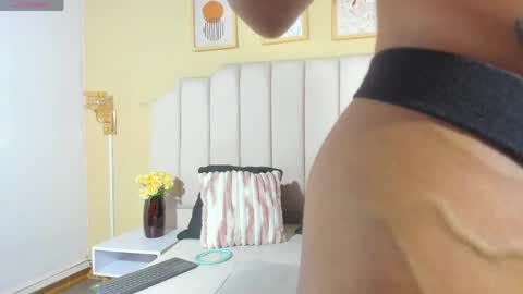 Snapshot of sara_hannks chatting on April 2026 08:57:02 PM sara_hannks online show from April 2026 08:57:02 PM