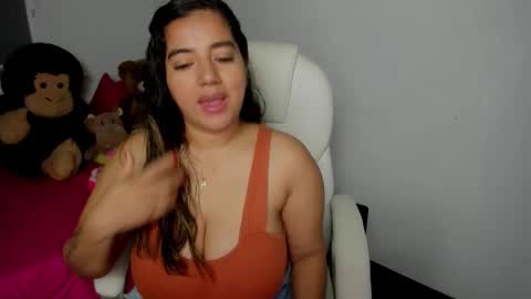 sarah  LIZCANO....... online show from September 2025 11:12:02 AM