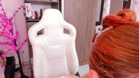 Snapshot of sara_martin_ chatting on December 2024 03:43:02 PM sara online show from December 2024 03:43:02 PM