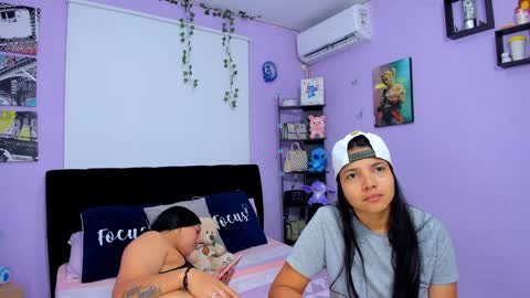 Snapshot of sara_mendez2_ chatting on January 2025 11:56:01 PM Sara Mendez online show from January 2025 11:56:01 PM