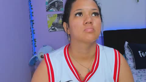 Snapshot of sara_mendez2_ chatting on February 2025 04:32:01 PM Sara Mendez online show from February 2025 04:32:01 PM