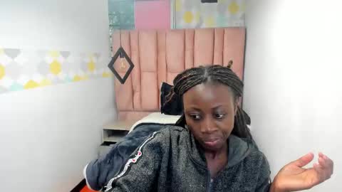 Snapshot of sara_naugty chatting on September 2025 12:32:02 PM S A R A online show from September 2025 12:32:02 PM