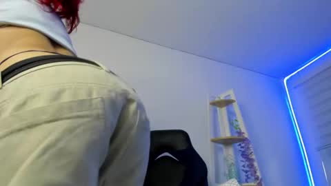 Snapshot of sara_red_x chatting on March 2026 04:07:01 AM sara_red_x online show from March 2026 04:07:01 AM