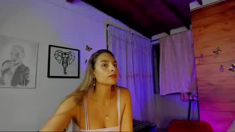 Snapshot of sara_thompson01 chatting on December 2025 05:48:02 AM SARA online show from December 2025 05:48:02 AM