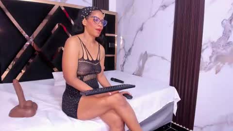 sara_tourner online show from October 2025 11:42:02 AM